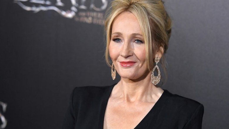 J.K. Rowling pede que brasileiros fiquem em casa durante a quarentena