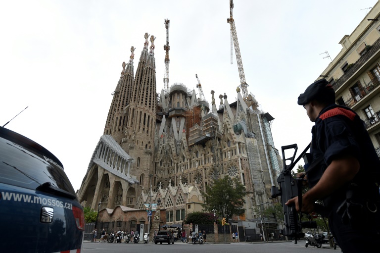Polícia espanhola procura suspeito de atentados na Catalunha