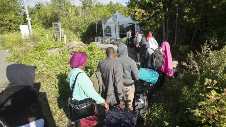Canadá instala tendas para refugiados haitianos vindos dos EUA na fronteira