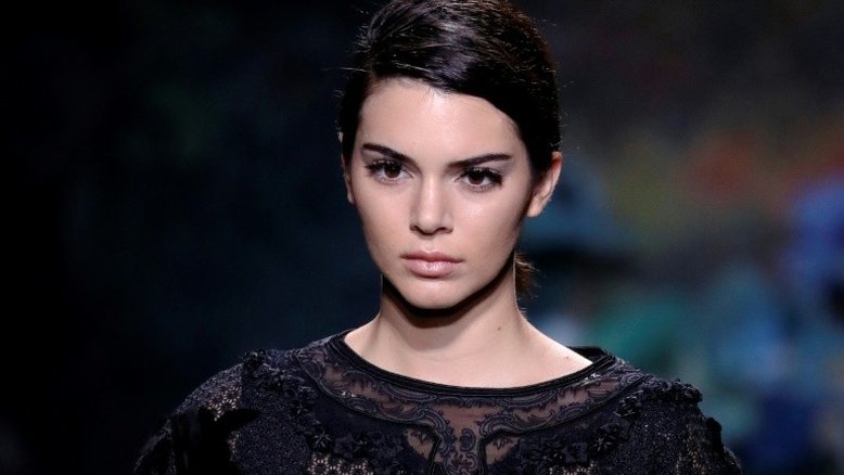 Kendall Jenner é nomeada ícone fashion da década