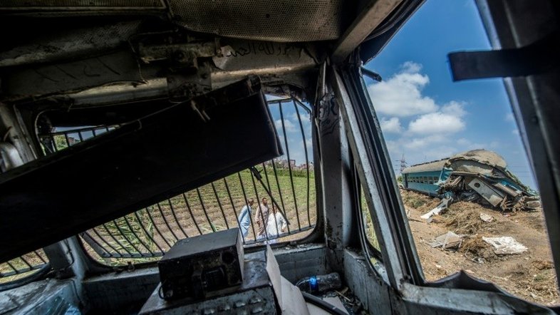 Sobe para 41 número de mortos em colisão de trens no Egito