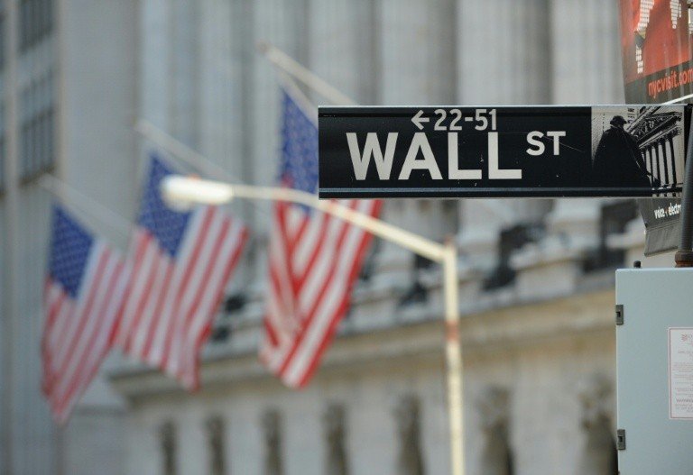Wall street fecha semana complicada em alta