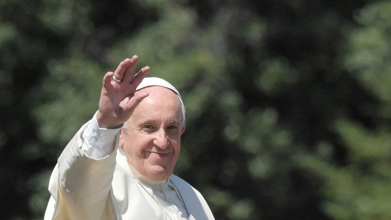 Venezuelano pede a mão da namorada ao papa Francisco