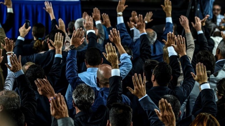 Panamá concede asilo a diplomata e juiz venezuelanos