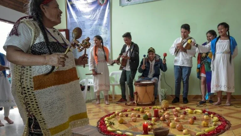 Indígenas da Colômbia denunciam violações de direitos apesar da paz com Farc