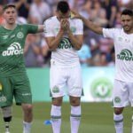Barcelona faz 5 a 0 na Chapecoense em dia de homenagens e volta de Alan Ruschel