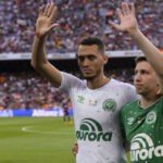 Barcelona faz 5 a 0 na Chapecoense em dia de homenagens e volta de Alan Ruschel