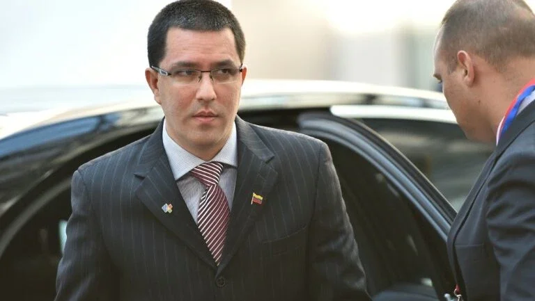 Venezuela protesta ante embaixadores de países que condenaram ruptura democrática