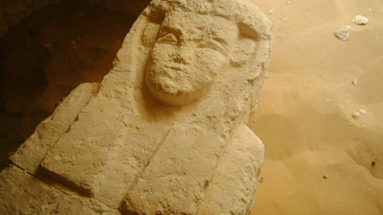 Arqueólogos descobrem três túmulos milenares no sul do Egito