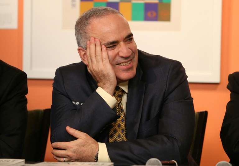 Enxadrista russo Garry Kasparov faz críticas a Putin: 'A cobra que