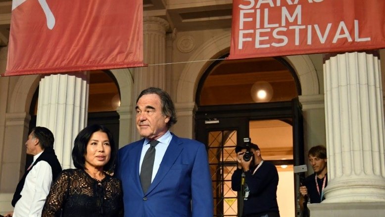 Oliver Stone: "é preciso lembrar a tragédia que uma guerra causa"