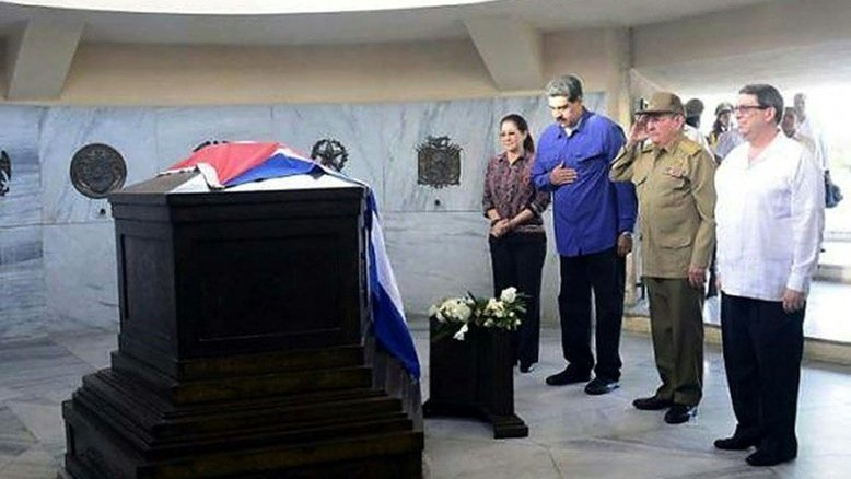 Presidente da Venezuela faz viagem surpresa a Cuba para homenagear Fidel
