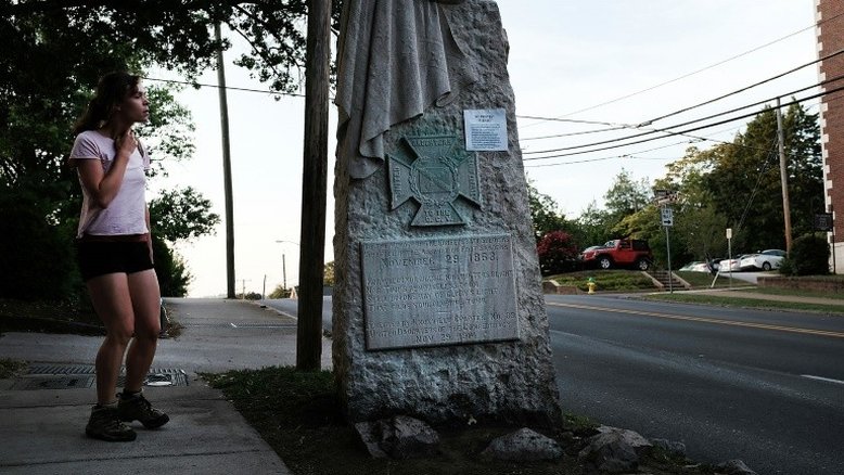 Alabama inaugura monumento confederado duas semanas após atentado racista