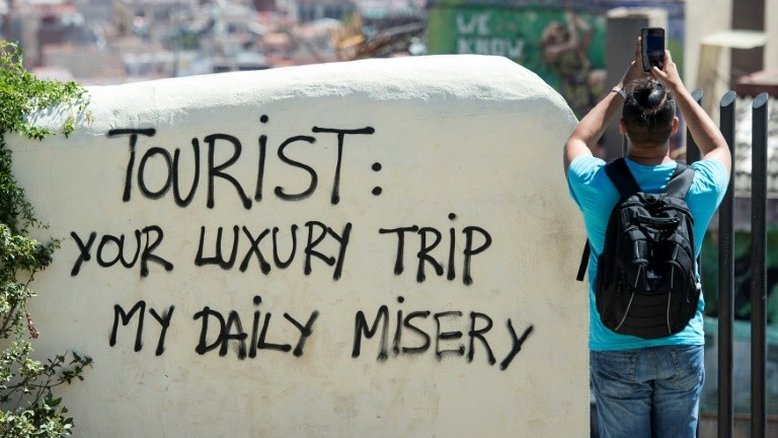'Não são bem-vindos': populares destinos europeus se cansam dos turistas
