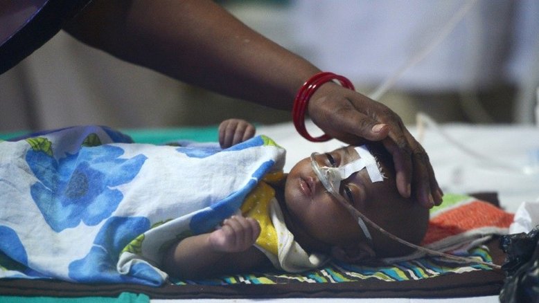 Mortes em hospital da Índia chegam a 85