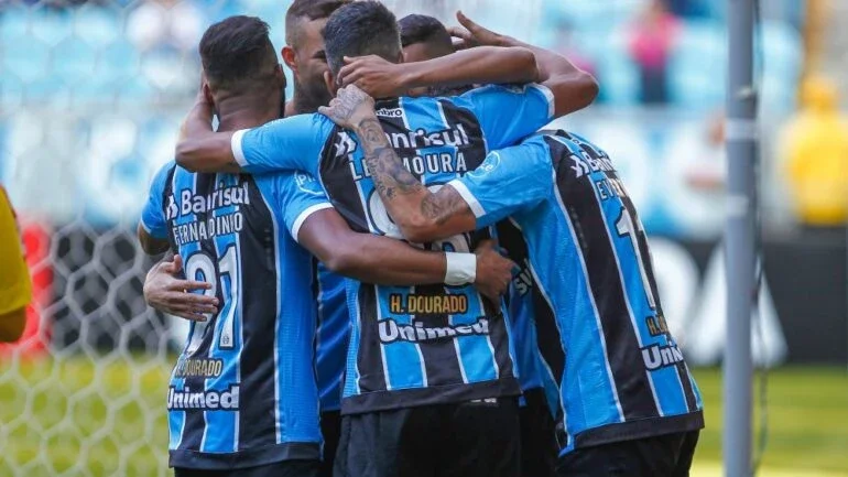 Grêmio supera reservas do Atlético-MG e segue na perseguição ao Corinthians