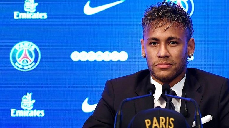 Neymar recorda lesão e diz que Copa de 2014 foi 'uma porcaria'