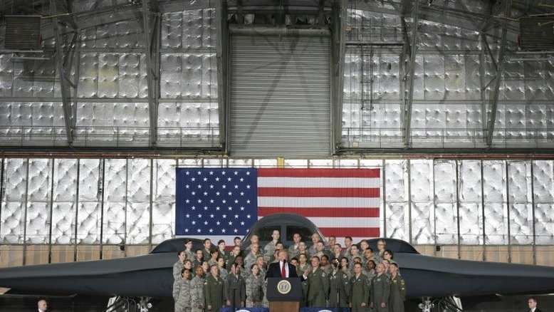 Trump adverte Coreia do Norte sobre opções 'demolidoras'