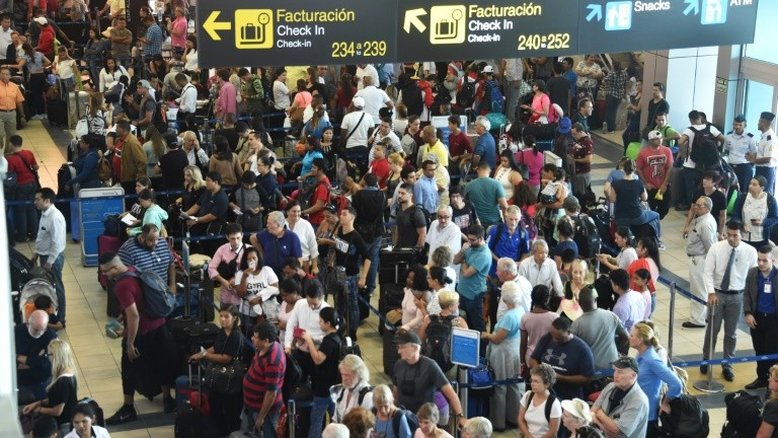 Panamá tem voos cancelados e atrasos por apagão em aeroporto