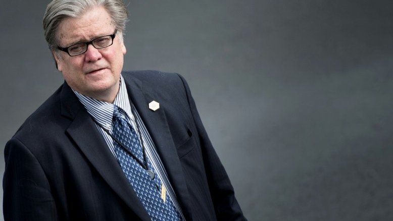 Bannon se desculpa por chamar filho de Trump de antipatriota