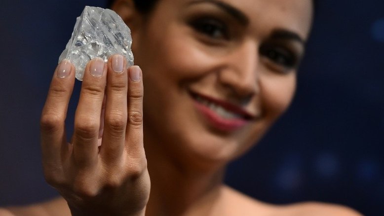 Maior diamante bruto do mundo é vendido por US$ 53 milhões