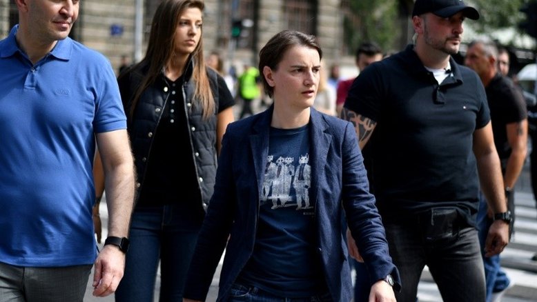 Lésbica assumida, premiê sérvia vai à Parada Gay de Belgrado