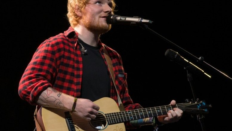 'Shape of You', de Ed Sheeran, torna-se a música mais reproduzida no Spotify
