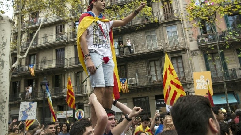 Estudantes vão às ruas da Catalunha para defender referendo