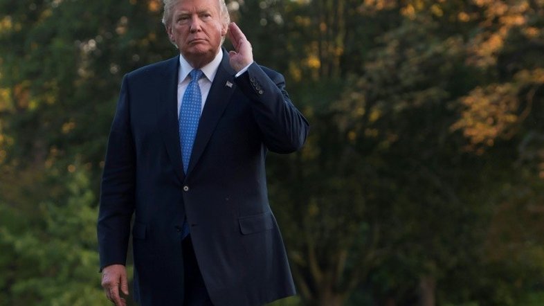 Trump adverte que furacões afetarão crescimento dos EUA