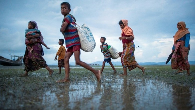 Dois mil rohingyas se refugiam na costa da Mianmar a caminho de Bangladesh