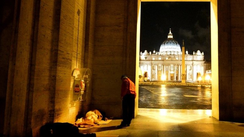 Vaticano afirma que expulsou controlador financeiro por espionagem