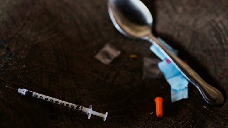 Overdoses de opioides reduzem em 2,5 meses expectativa de vida nos EUA