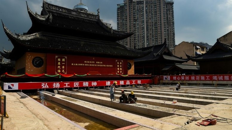 Templo chinês de 2.000 toneladas é deslocado em 30 metros