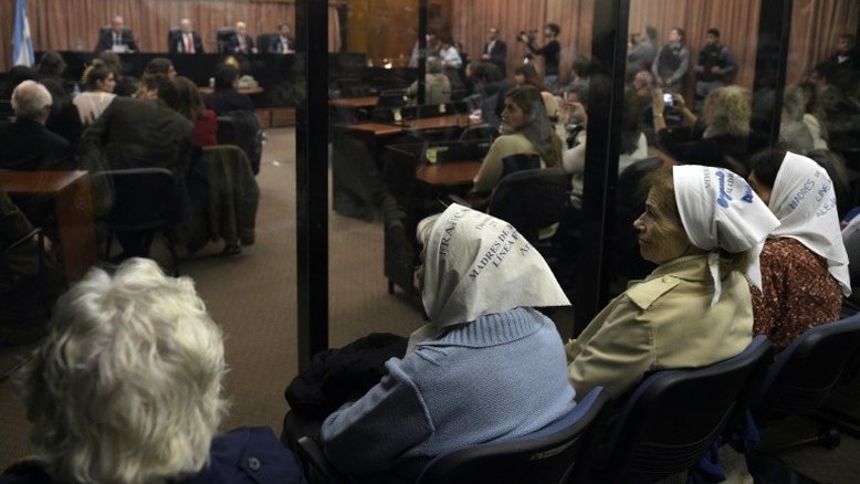 Argentina condena seis à prisão perpétua por crimes contra humanidade