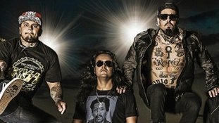 Os Detonautas e o sensacional clipe com 13 beijos “às cegas”