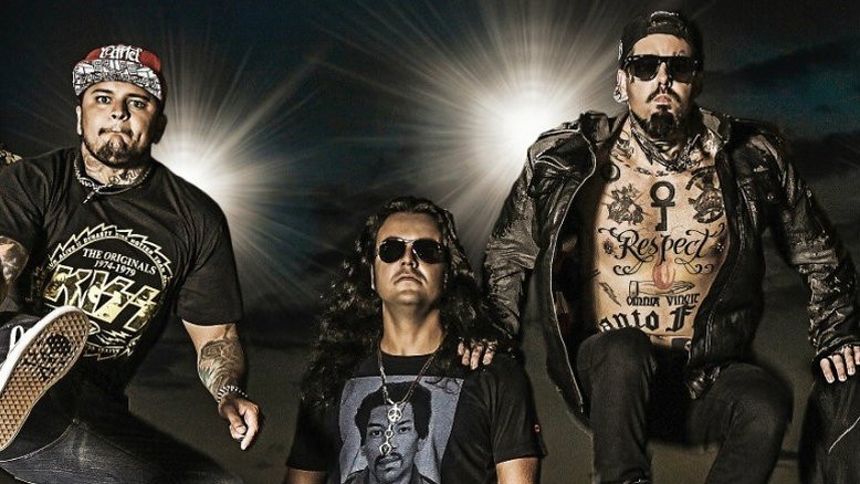Os Detonautas e o sensacional clipe com 13 beijos “às cegas”