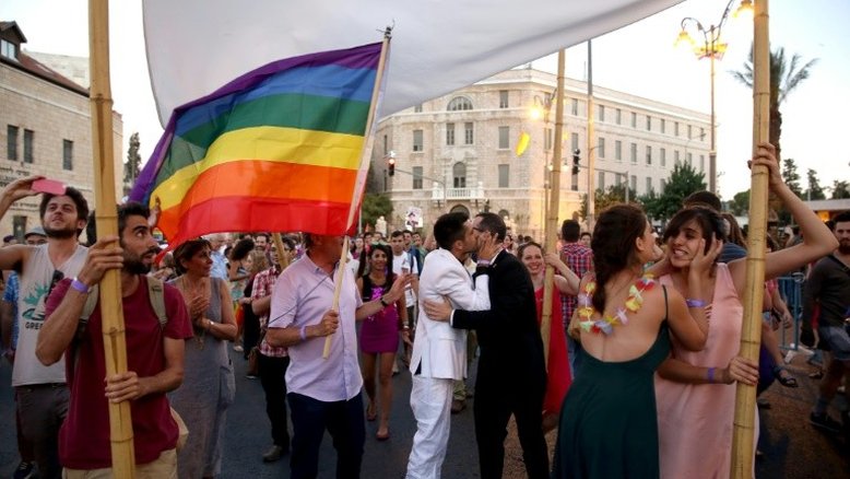 Legislador israelense ultraortodoxo deixa cargo por ter ido a casamento gay