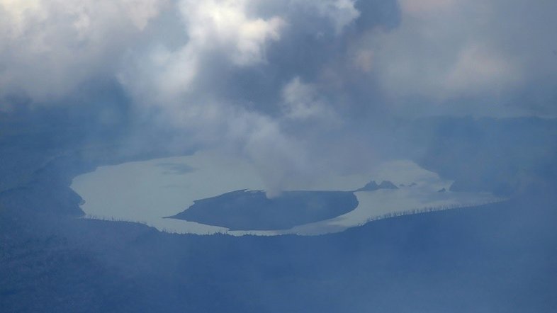 Moradores afetados por erupção em Vanuatu sofrem com falta de comida e água