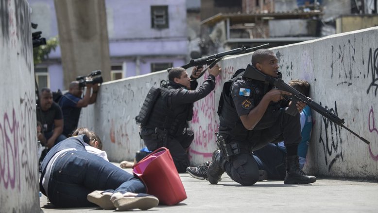 Rio chega a 118 policiais mortos no ano e tem 15 tiroteios e um arrastão por dia