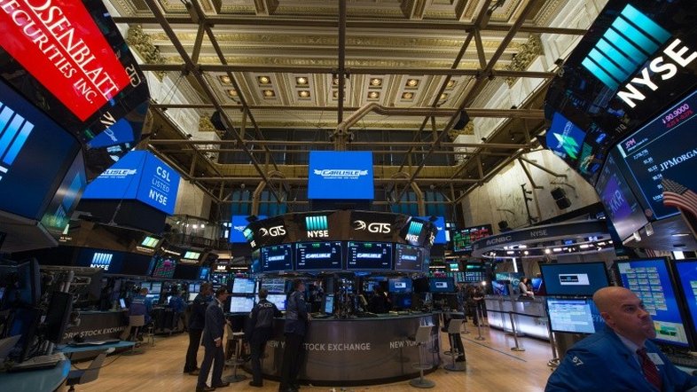 Wall Street fecha com Dow Jones em novo recorde
