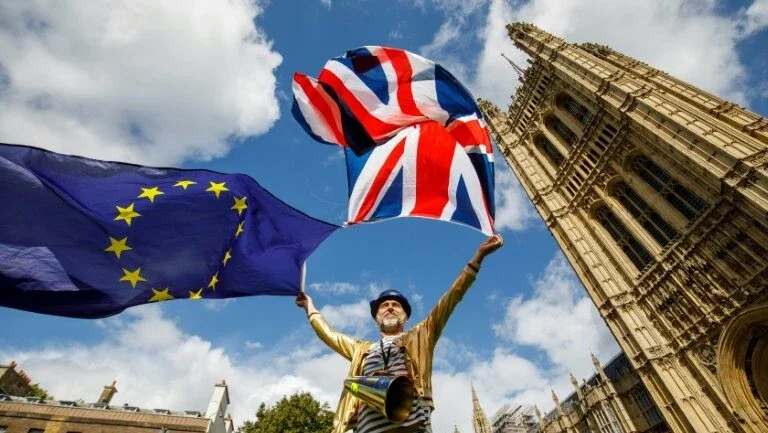 Brexit incerto mantém cenário da dívida 
