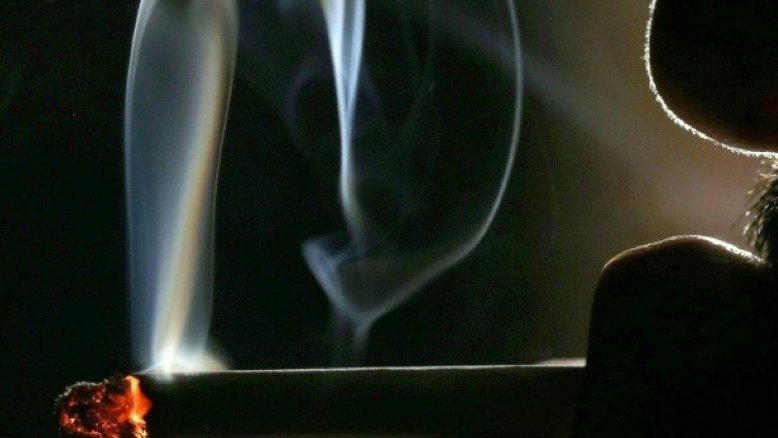 Incentivos em dinheiro ajudam tabagistas a parar de fumar (estudo)