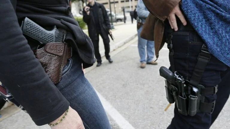 Três milhões de americanos transportam uma arma curta diariamente