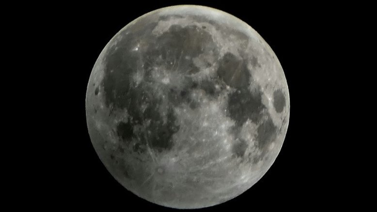 Japão descobre caverna na Lua