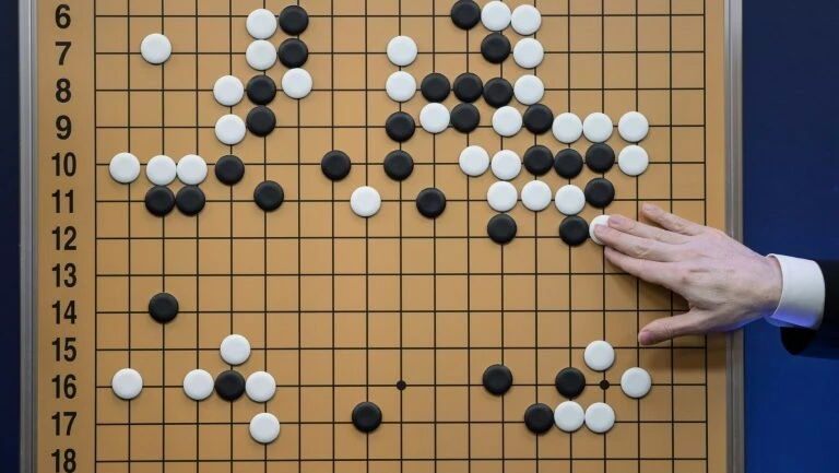 Computador que venceu humanos no jogo Go se torna mais inteligente