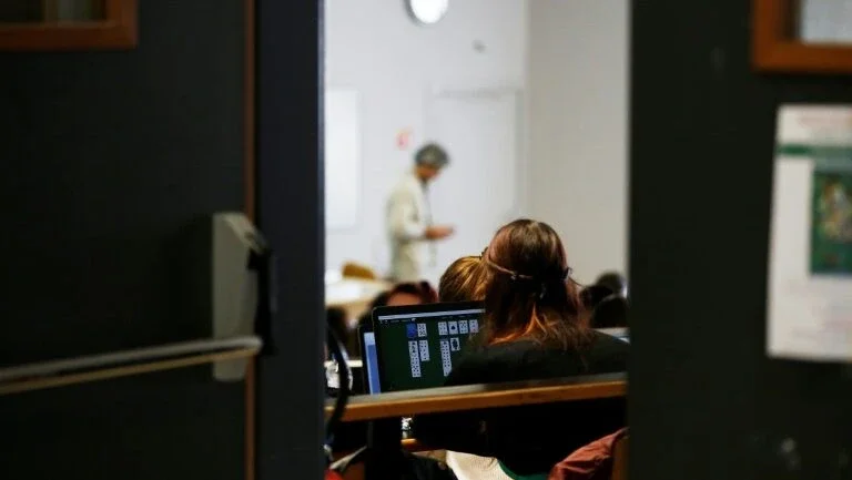França dá primeiro passo para seleção na entrada à universidade