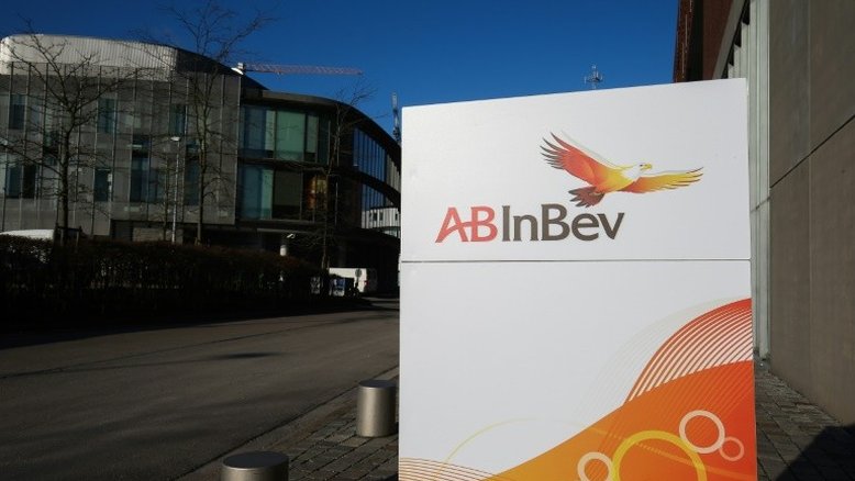 AB InBev avalia vender ativos para reduzir dívida, dizem fontes