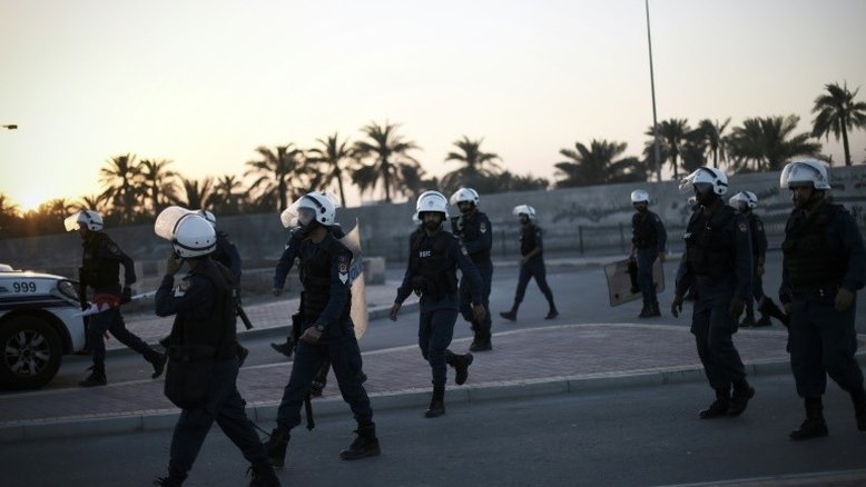 Ataque no Bahrein mata um policial e fere oito