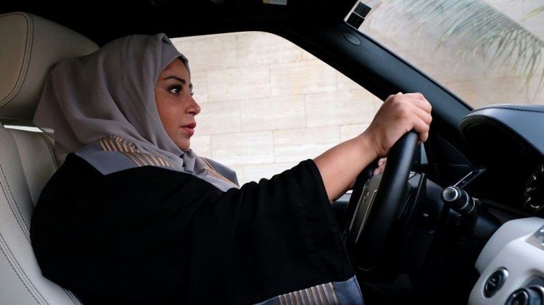Universidade saudita abrirá autoescola para mulheres