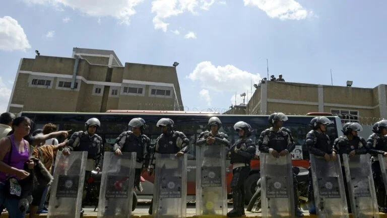 Libertados jornalistas que entraram em penitenciária na Venezuela